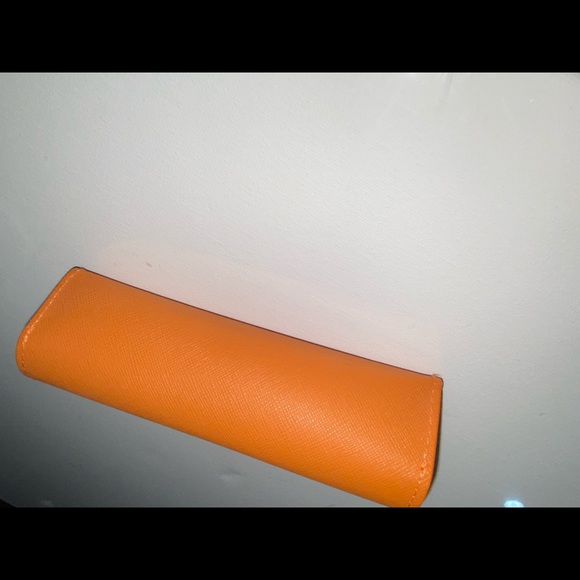 Torry Burch multi purpose case new - Picture 6 of 15